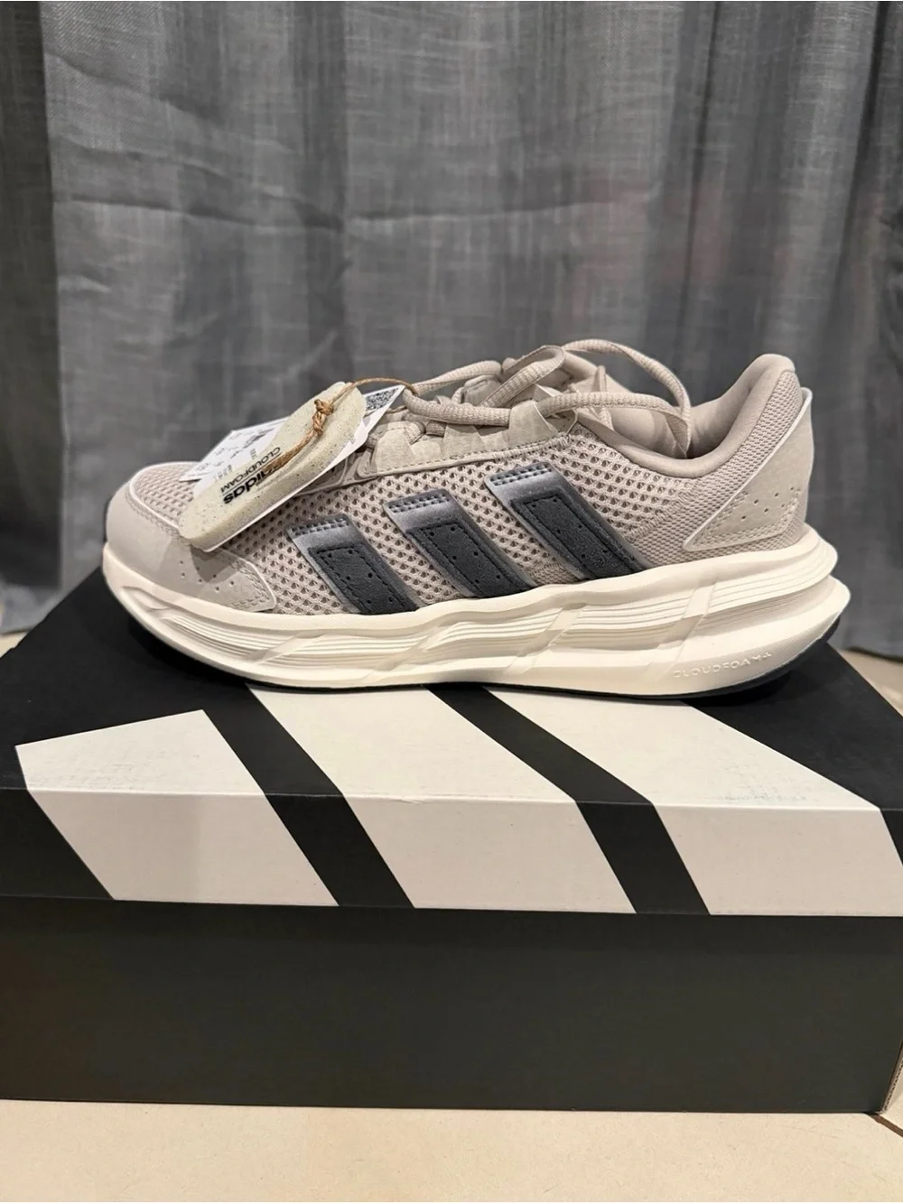 NWT Adidas Astrastar Gray & Silver 6.5W / 5Y